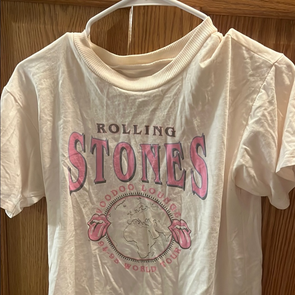 American Eagle Outfitters Cream and Pink Graphic Crop Top